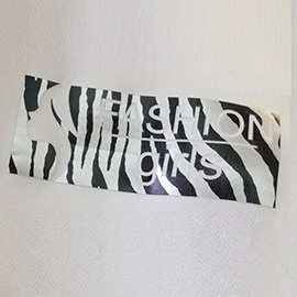 Фото ткани с наклейкой в стиле зебры