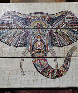 Картина на дереве Цветной слон